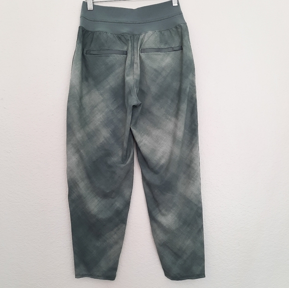 ATHLETA Nolita Slim Tapered Printed Crop Pants 4 - Picture 4 of 6